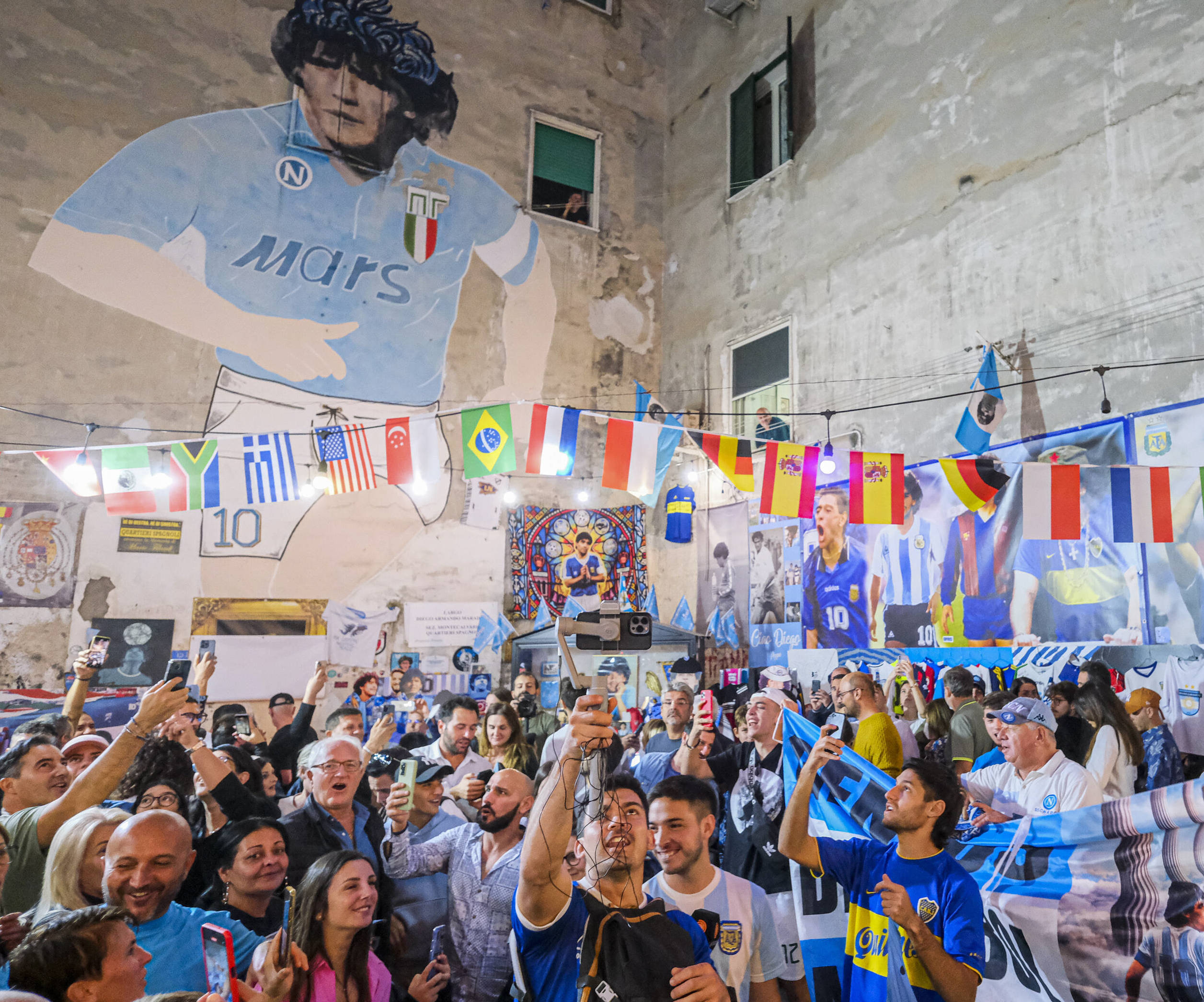 包含恩波利欲战胜卡利亚里，双方对决谁具备优势？的词条