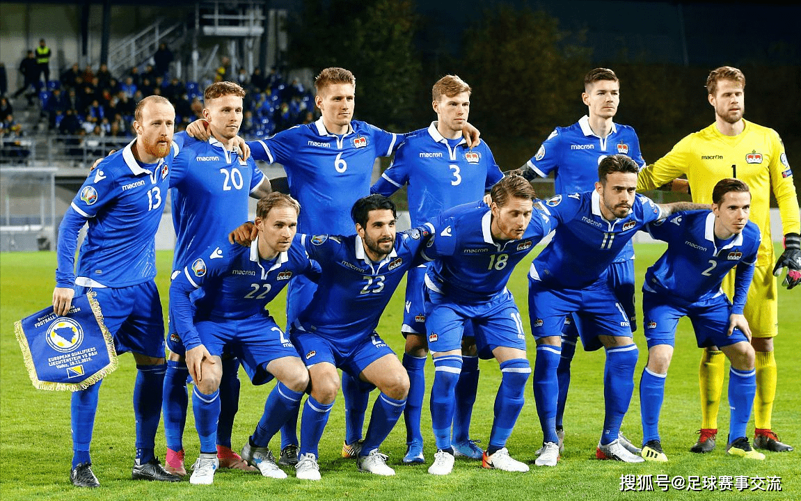 塞浦路斯球员在比赛中展现冷静射门