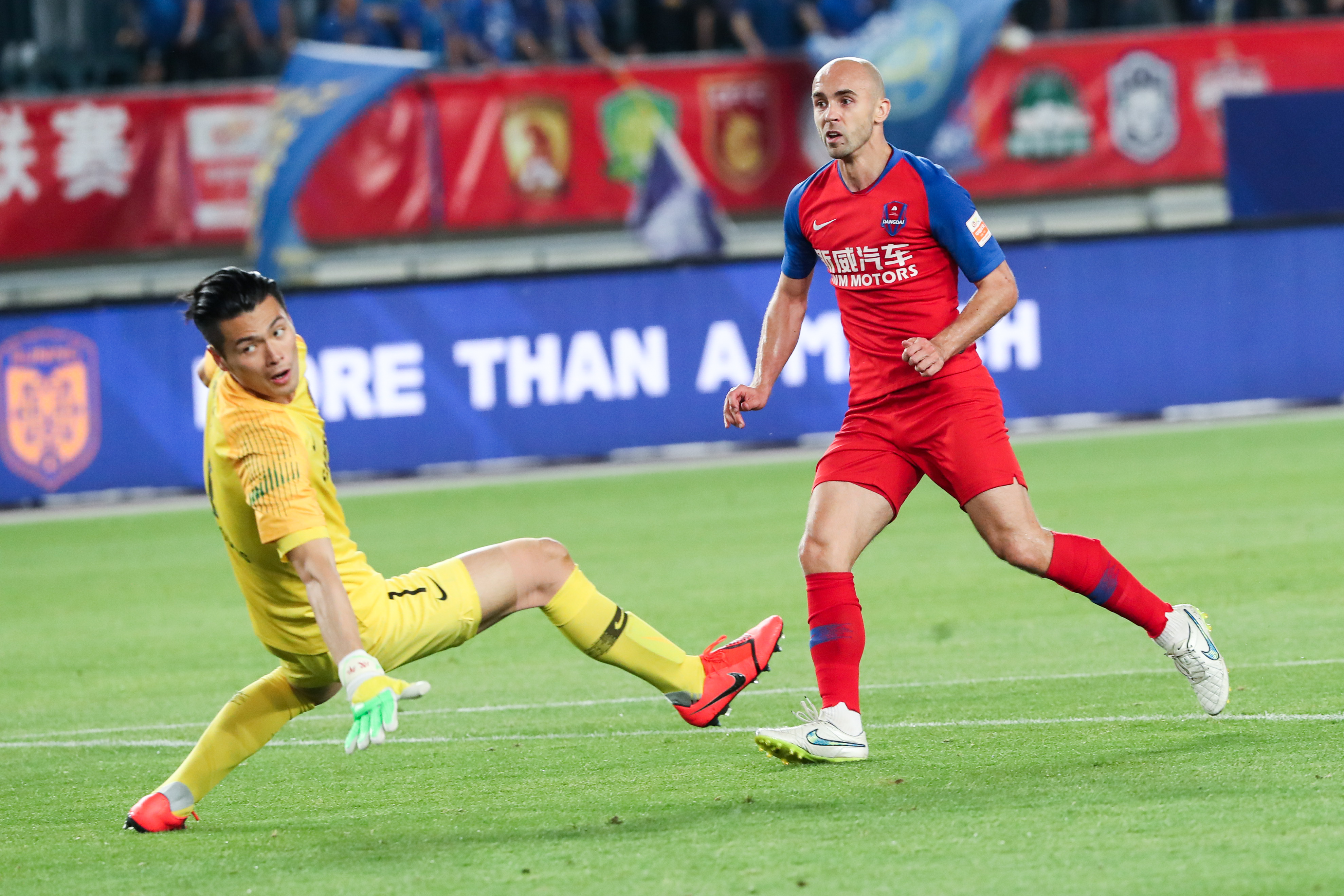 重庆斯威一鸣惊人，逆转广州富力晋级之路畅通的简单介绍